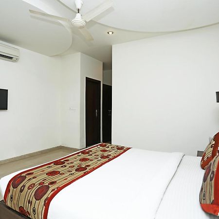 Capital O 3600 Hotel Royal Windsor Kāthgodām Buitenkant foto