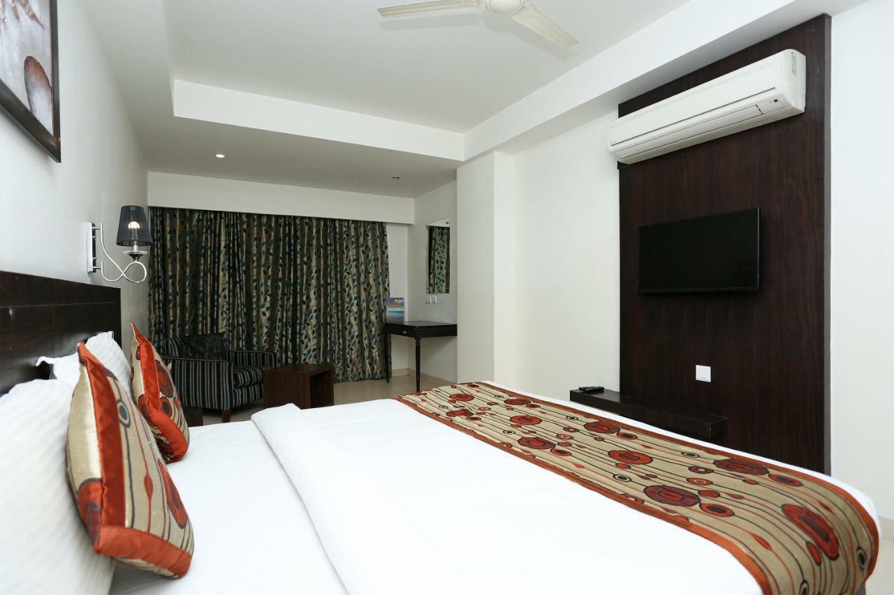 Capital O 3600 Hotel Royal Windsor Kāthgodām Buitenkant foto