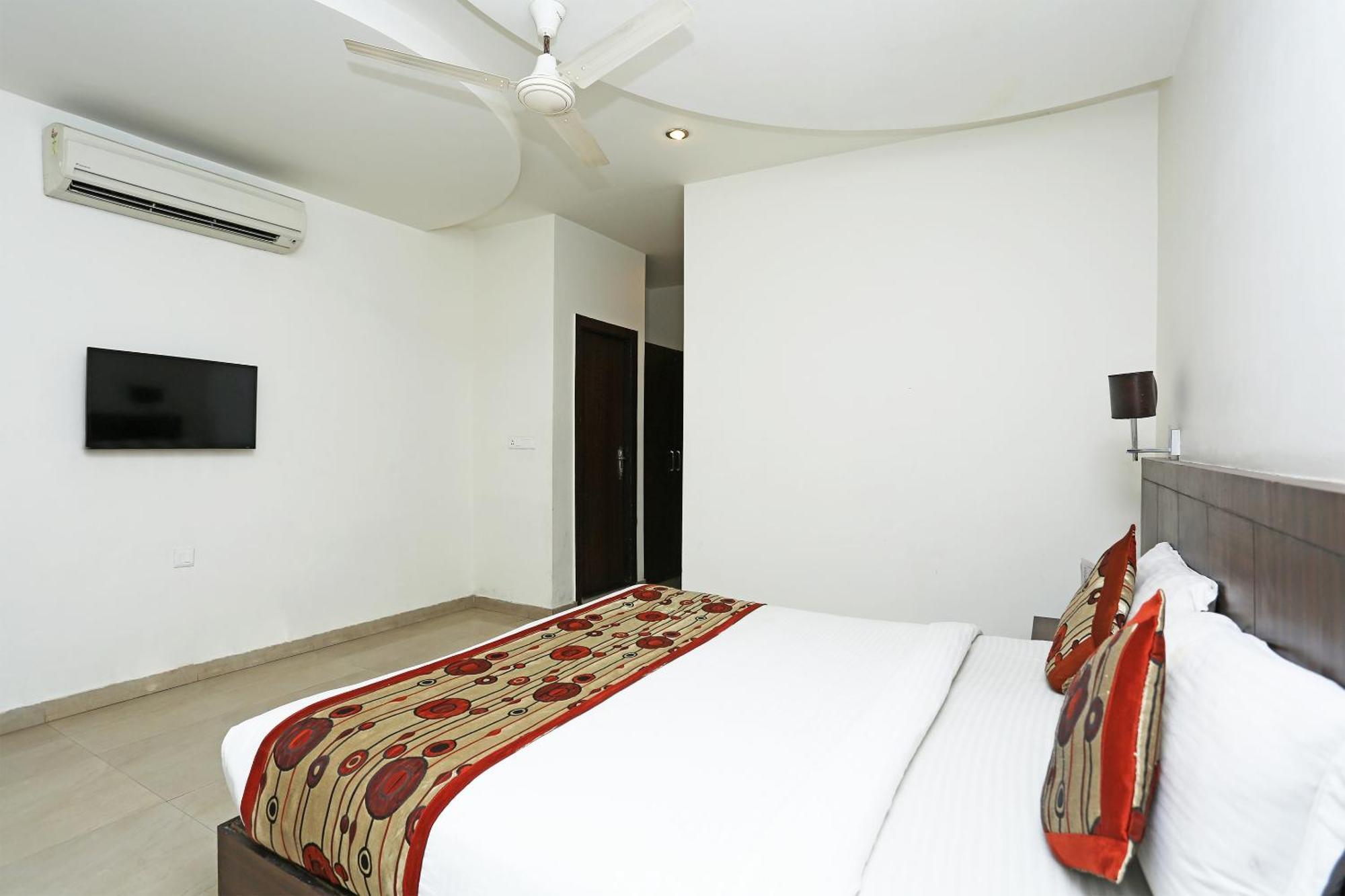 Capital O 3600 Hotel Royal Windsor Kāthgodām Buitenkant foto