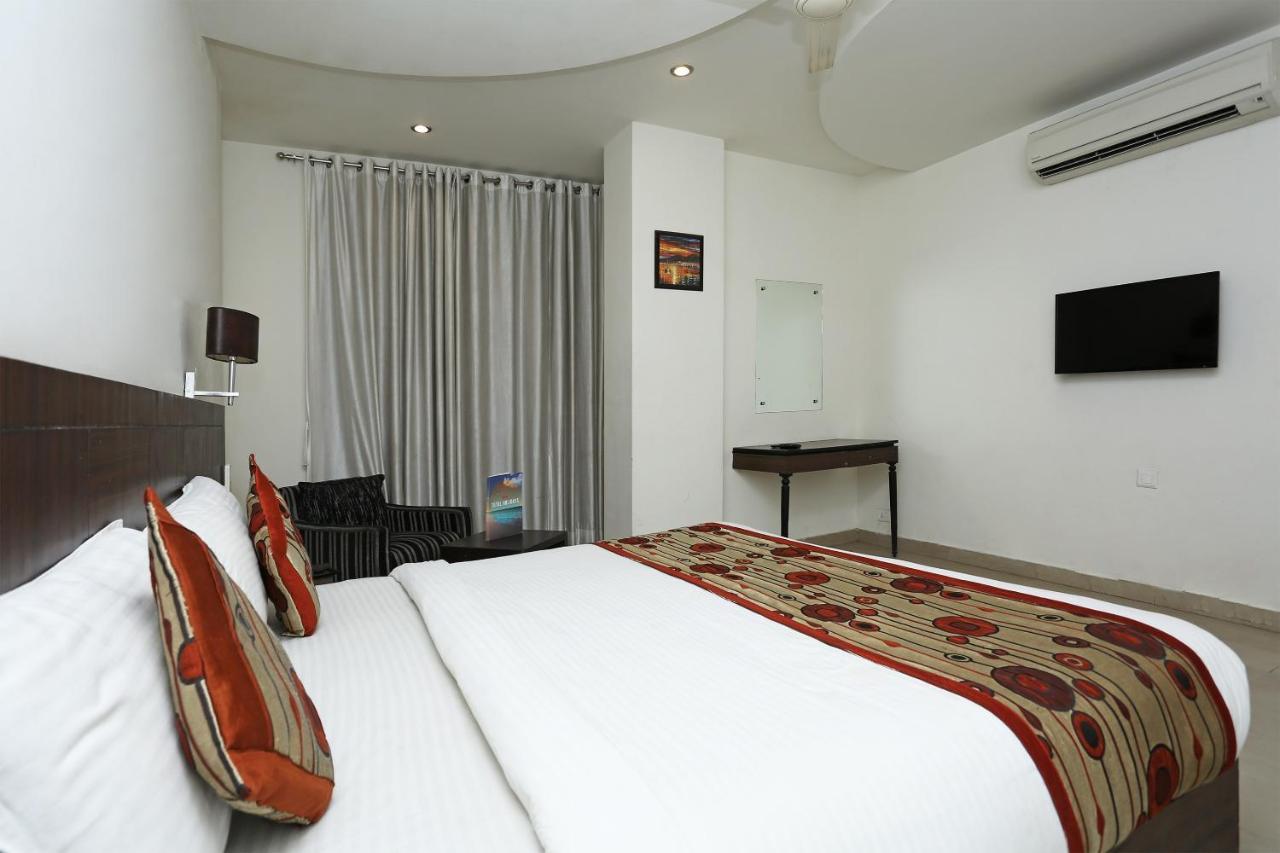 Capital O 3600 Hotel Royal Windsor Kāthgodām Buitenkant foto