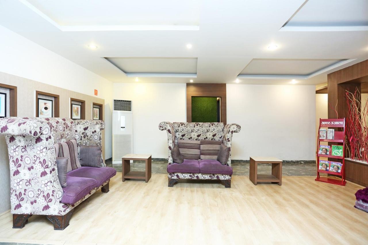 Capital O 3600 Hotel Royal Windsor Kāthgodām Buitenkant foto